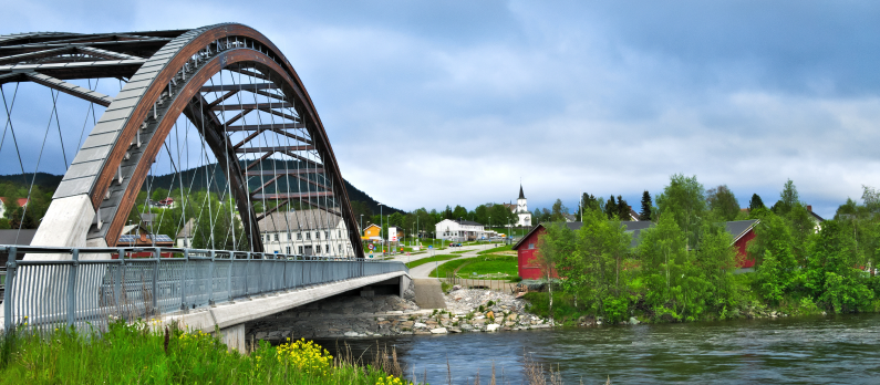 Steibrua som g&aring;r over elva Glomma i Alvdal
