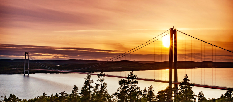Sunset_over_high_coast_bridge_in_sweden