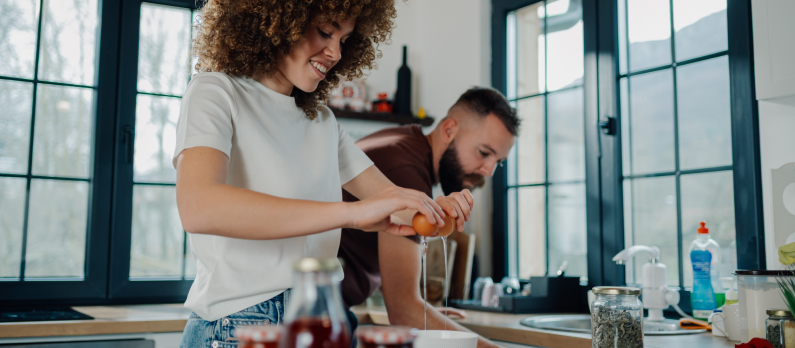 Happy_couple_cooking_together