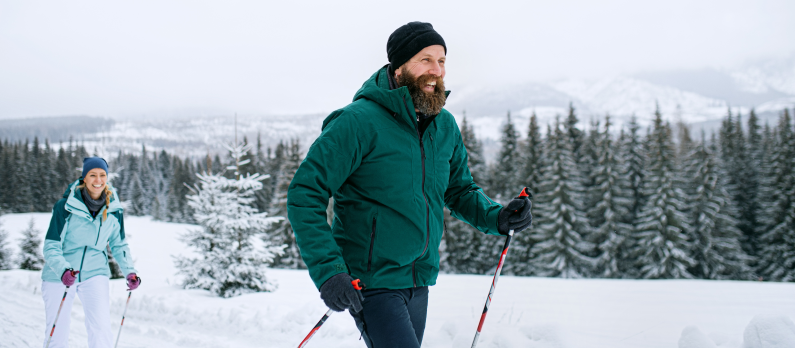 Mature_couple_cross_country_skiing