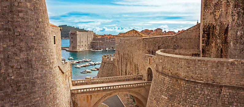 Old_town_and_harbor_of_Dubrovnik