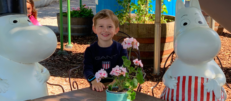 Junibacken_Kid_with_mumin_characters