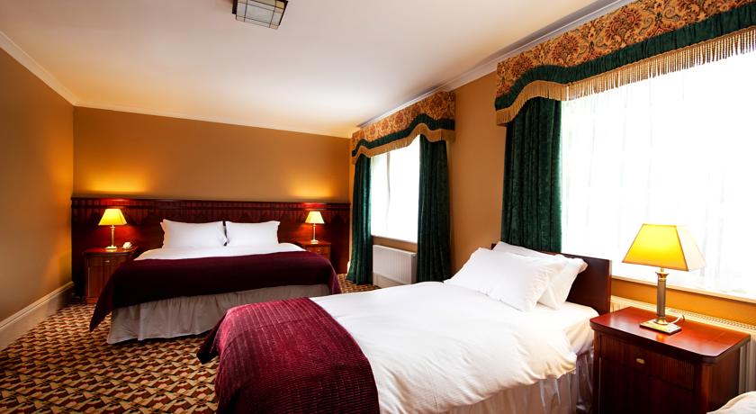 The Riverbank Hotel Bedroom