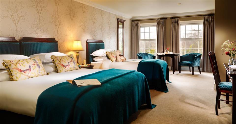 Ballygarry  House Hotel bedroom