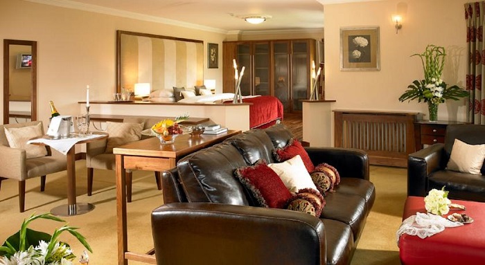 Ashdown Park Hotel Suite