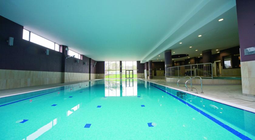 Raheen Woods Hotel Swimming pool