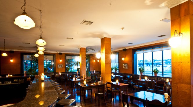 The Riverbank Hotel Bar