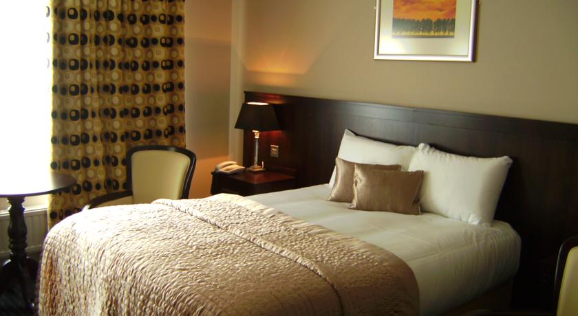 Killarney Court Hotel Bedroom