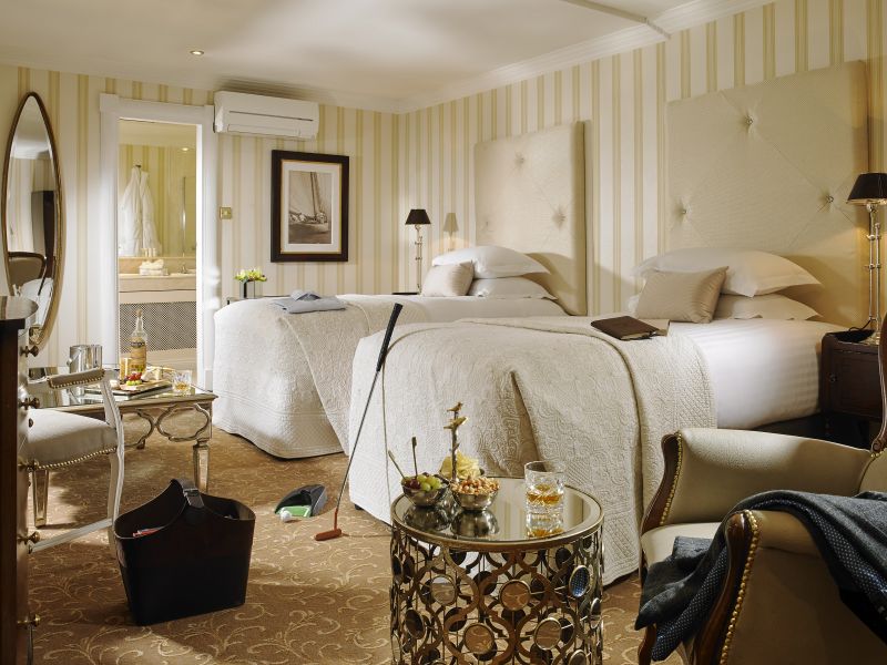 Killarney Royal Hotel bedroom