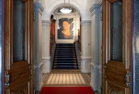 Elite Plaza Hotel entrance