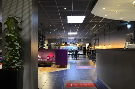 Connect Hotel City Lobby
