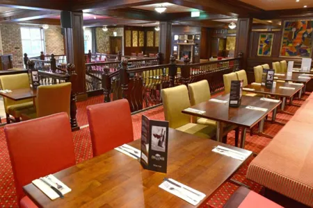 Dillons Hotel Bar