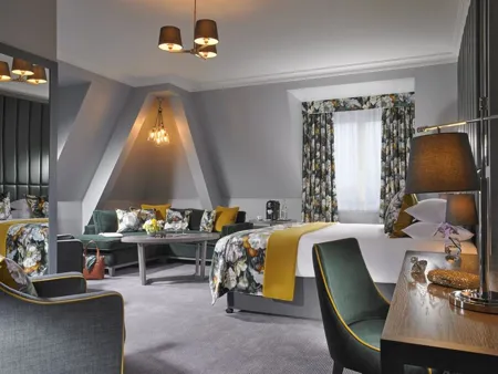 Carriagline Court Hotel Suite