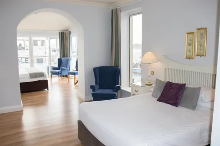 Waters Edge Hotel Bedroom