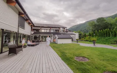 Nordfjord Hotell Trädgård