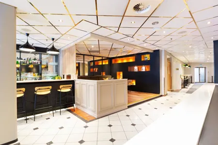 Lobby bar