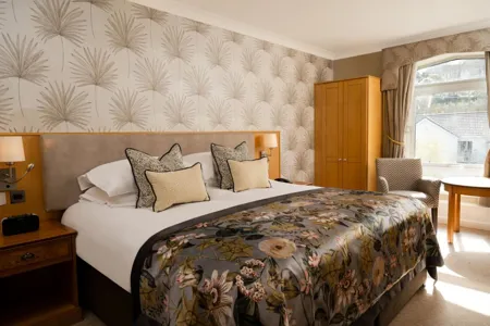 Everglades Hotel Bedroom