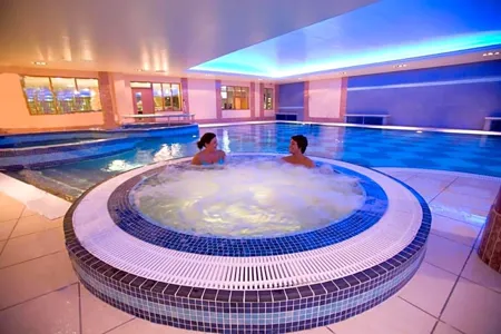 Hillgrove Hotel Swimming Pool