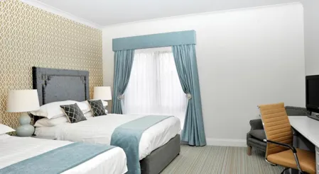 Treacys Oakwood Hotel twin