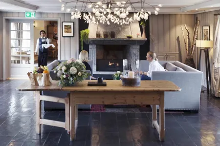 Lysebu Hotell lobby