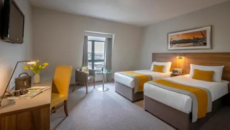 Maldron Hotel Derry bedroom