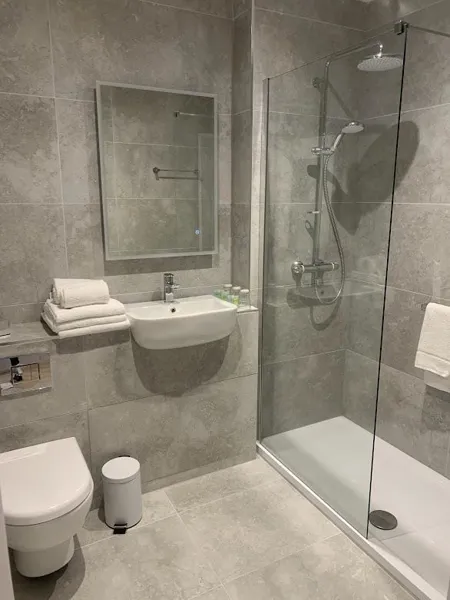 Club King Bathroom