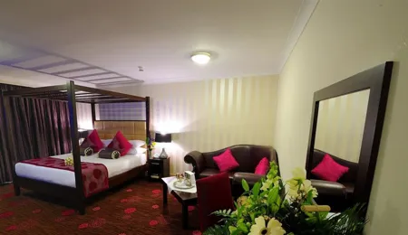 Menlo Park Hotel Bedroom