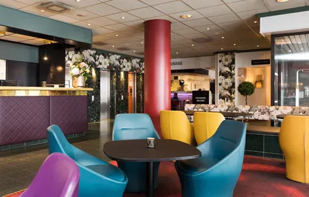 Hotel Garden Lobby