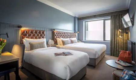 Shoreline Hotel - Twin Bedroom