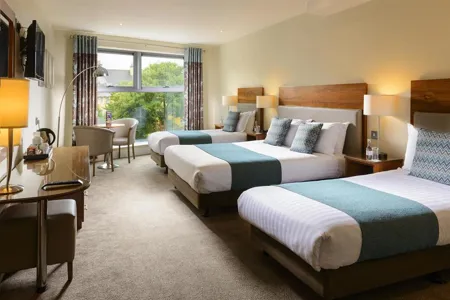 Scotts Hotel bedroom