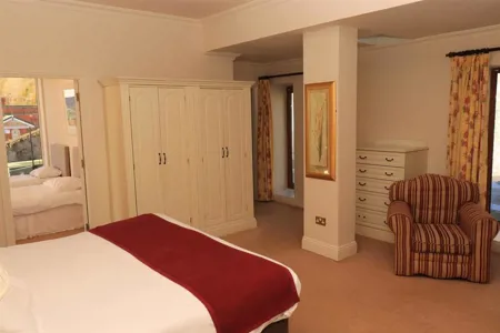Waters Edge hotel Bedroom