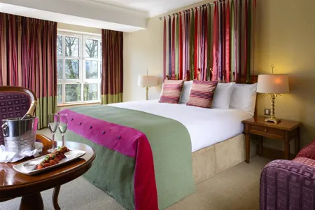Killarney Plaza Hotel bedroom