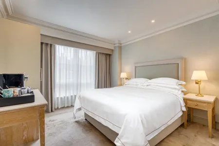 Brooks Hotel bedroom