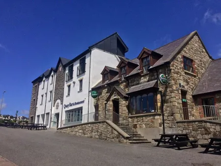 Hotel & Quay Bar