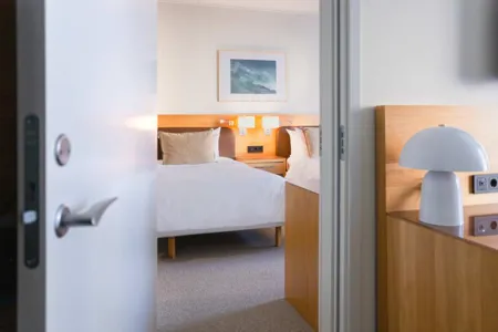 Courtyard by Marriott Interconnecting family room