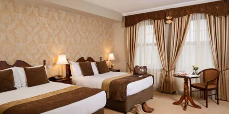 An Chuirt Hotel 