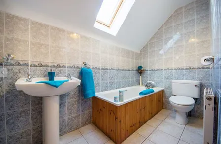 Portbeg Holiday Home bathroom