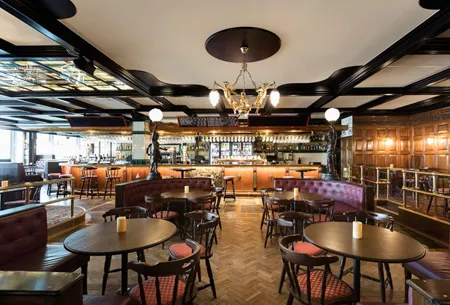 Elite Hotel Academia Pub