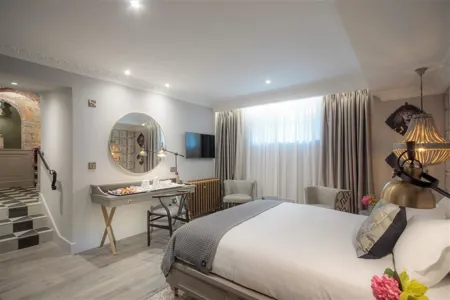 Oriel House Hotel Bedroom