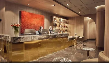 Hotel Riverton Front Desk