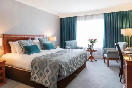 Knighstbrook Hotel Bedroom