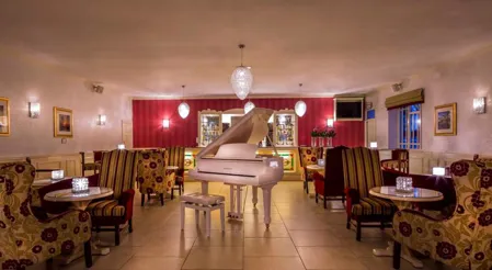 Crover House Hotel lobby