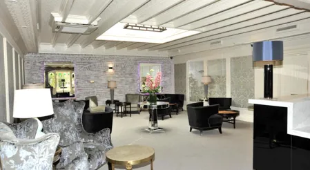 Treacys Oakwood Hotel lobby