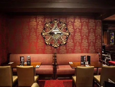 Dillons Hotel Bar