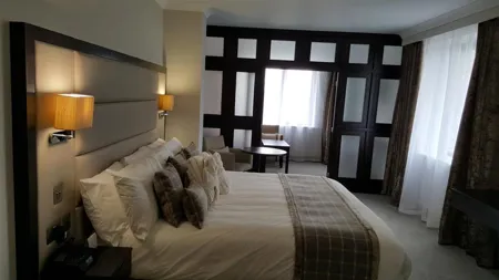 Menlo Park Hotel Bedroom