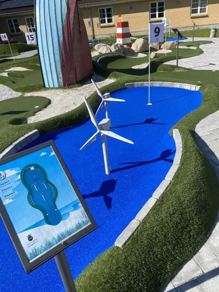 Minigolf på Rønnes Hotel