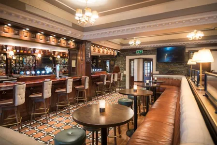 Jacksons Hotel Bar
