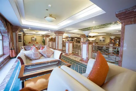 Killarney Plaza Hotel Lounge