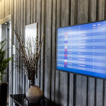 Tjek dine flytider i lobbyen Foto: Bühlmann