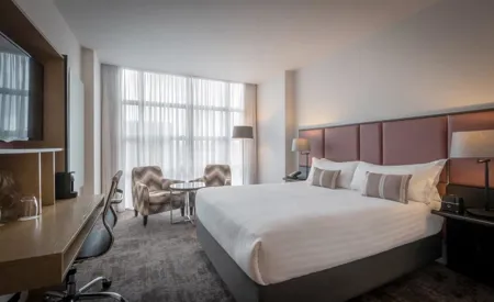 The Spencer Hotel - Queen Bedroom